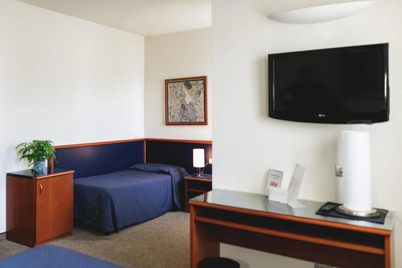 Hotel Crystal Preganziol 4*,  Italy